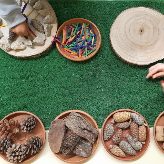 🍁🍂Composicions de tardor

Taula amb elements de la tardor, la majoria agafats de la sortida al bosc. 

🍂🍁 Composiciones de otoño

Mesa con elementos del otoño, la mayoria cogidos de ma salida al bosque

#pecessoltes #piezassueltas #looseparts #mandala #provocacions #claustredeinfantil #claustredeiginfantil #claustredeig #claustrodeig #claustroig #claustroiginfantil #claustroiginfantil